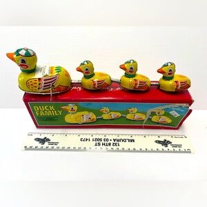 Duck family toy